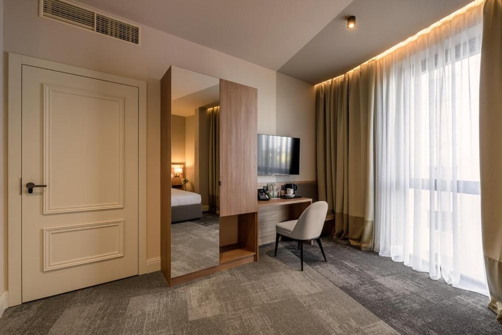 Hotel Maestral à Lviv Extérieur photo